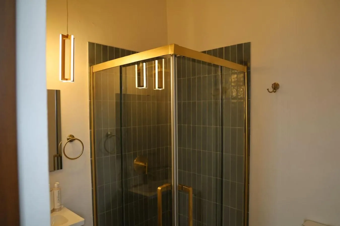 Room 12 Sunlit Balcony Stay Near Calle Cerra San Juan