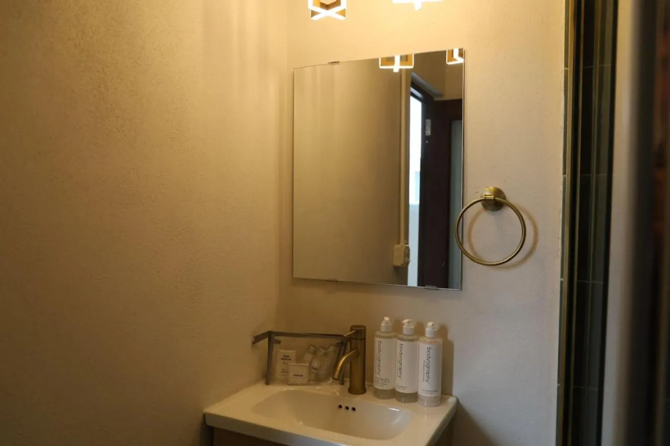 Room 12 Sunlit Balcony Stay Near Calle Cerra San Juan