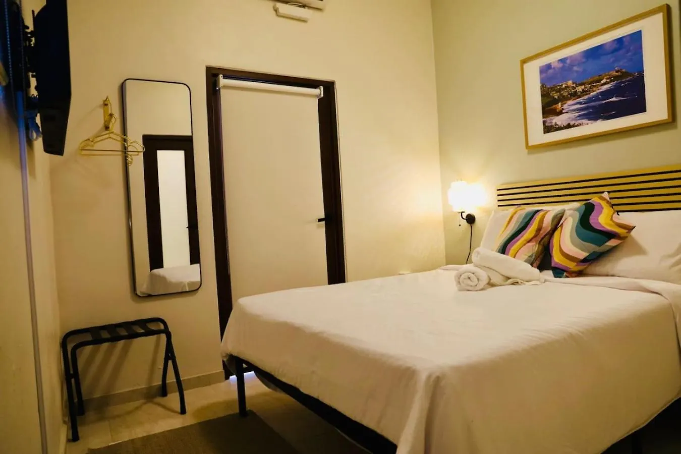 Room 12 Sunlit Balcony Stay Near Calle Cerra San Juan 0*,  Puerto Rico