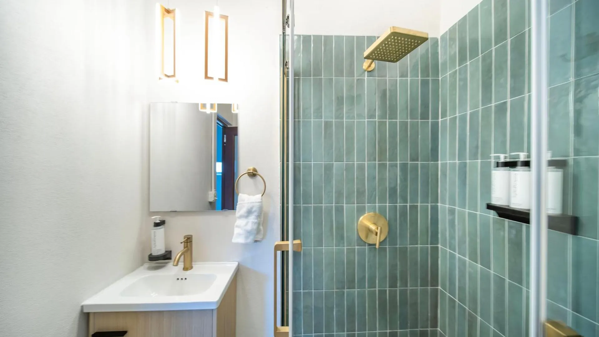 סן חואן Room 12 Sunlit Balcony Stay Near Calle Cerra מלון סן חואן