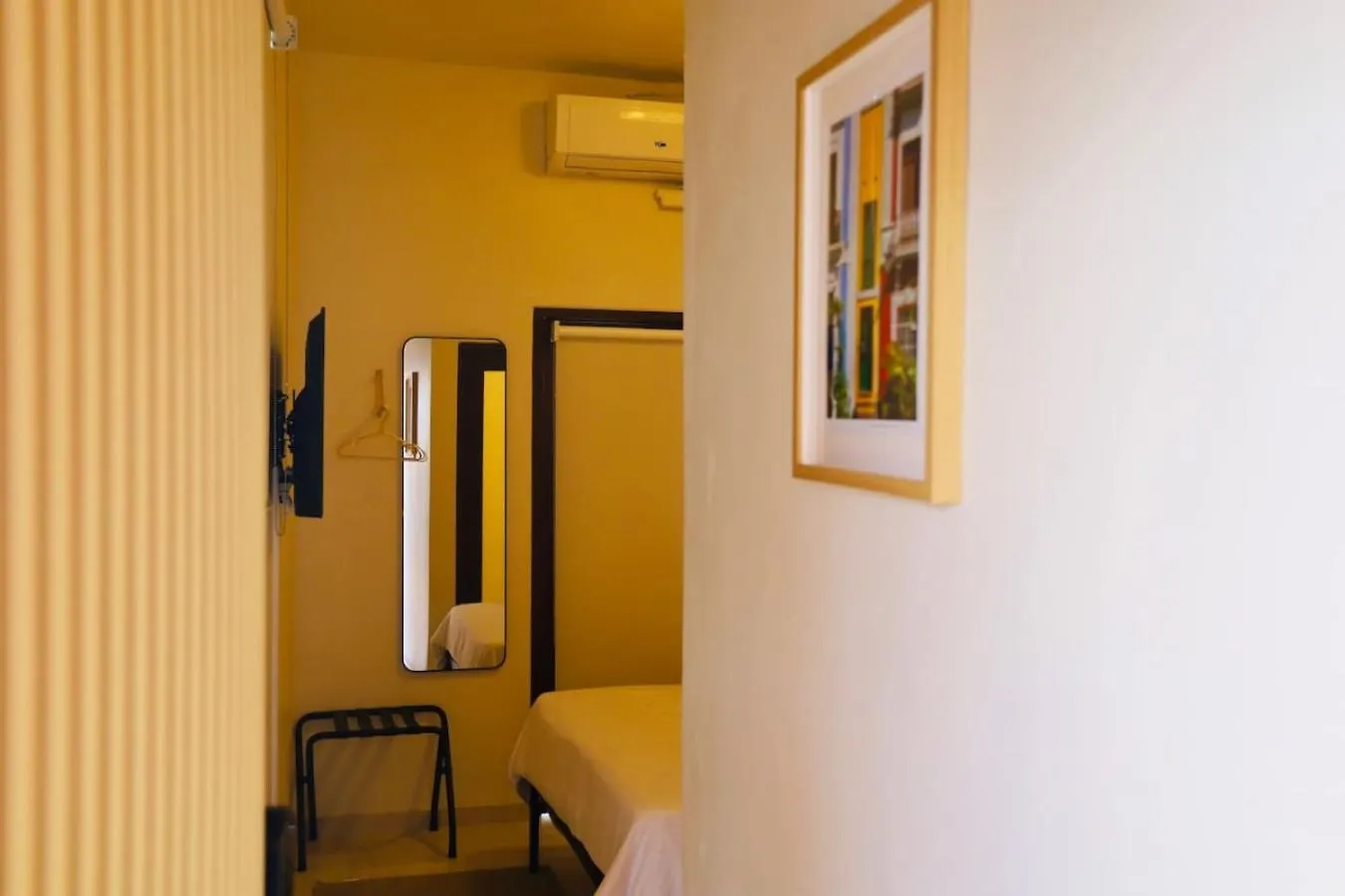 Room 12 Sunlit Balcony Stay Near Calle Cerra San Juan Hotel
